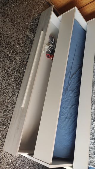 Cama nido con estante y colchones nuevos