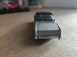 Miniatura Coche Solido 1:43