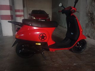 Vespa ET2 roja restaurada