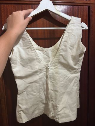 Traje y dos blusas de flamenca