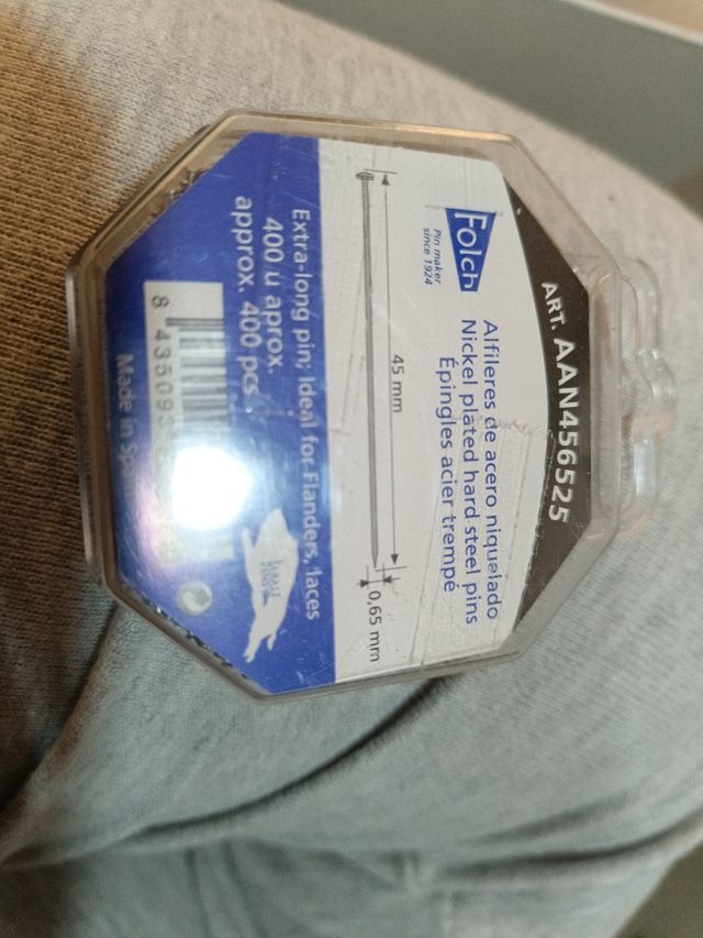 ALFILERES  Y AGUJA COSER MANO