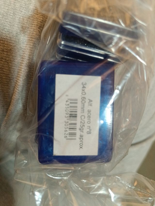 ALFILERES  Y AGUJA COSER MANO