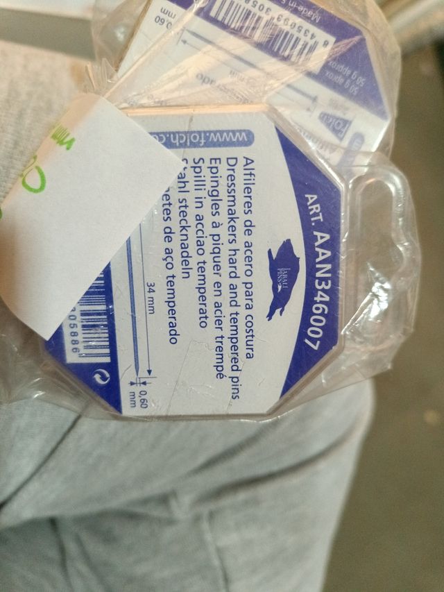 ALFILERES  Y AGUJA COSER MANO