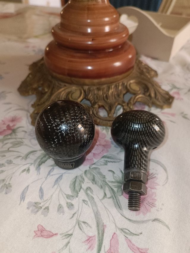 Pomo Coche Carbono Universal