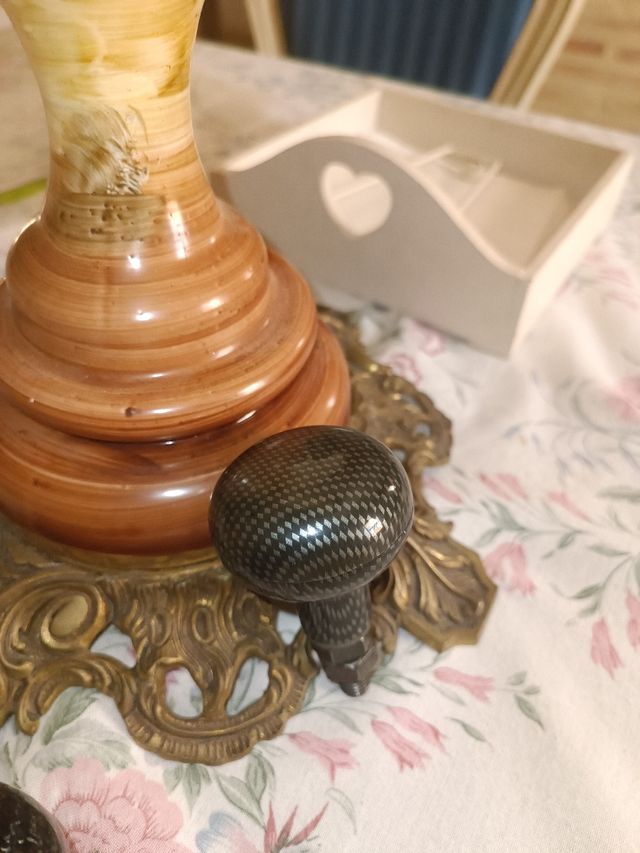 Pomo Coche Carbono Universal