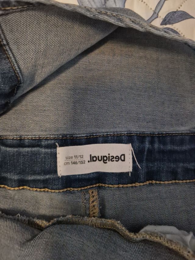 Mono vaquero con flores -