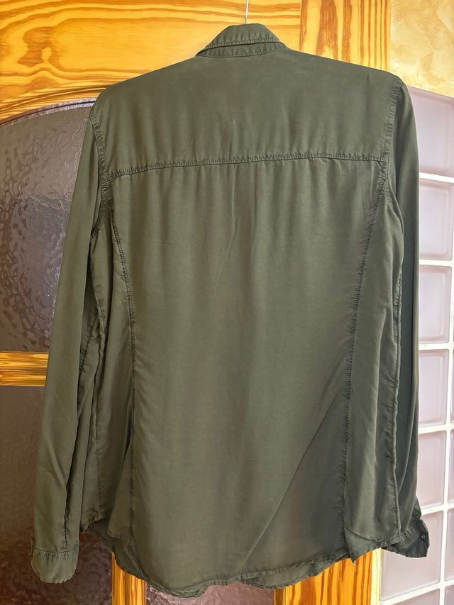 Camisa verde oscuro