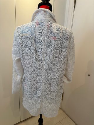 Guardapolvos blanco de encaje