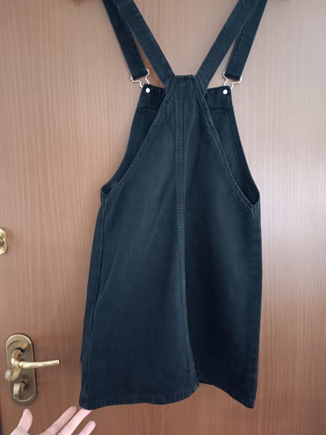 Salopette gonna nera Stradivarius EU 34