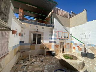 Casa adosada en venta en Valdepeñas