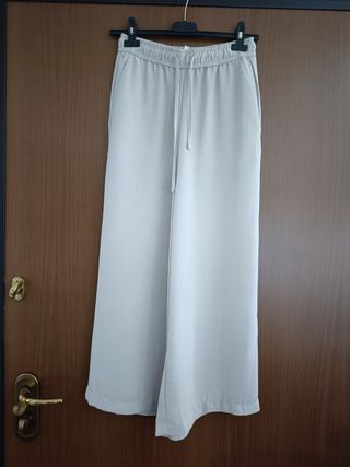 Pantaloni crop beige Stradivarius XS