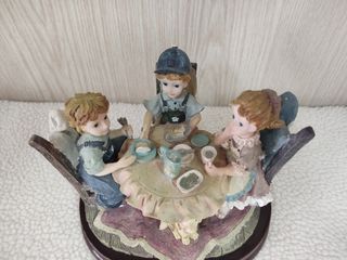 Figura niños desayunando