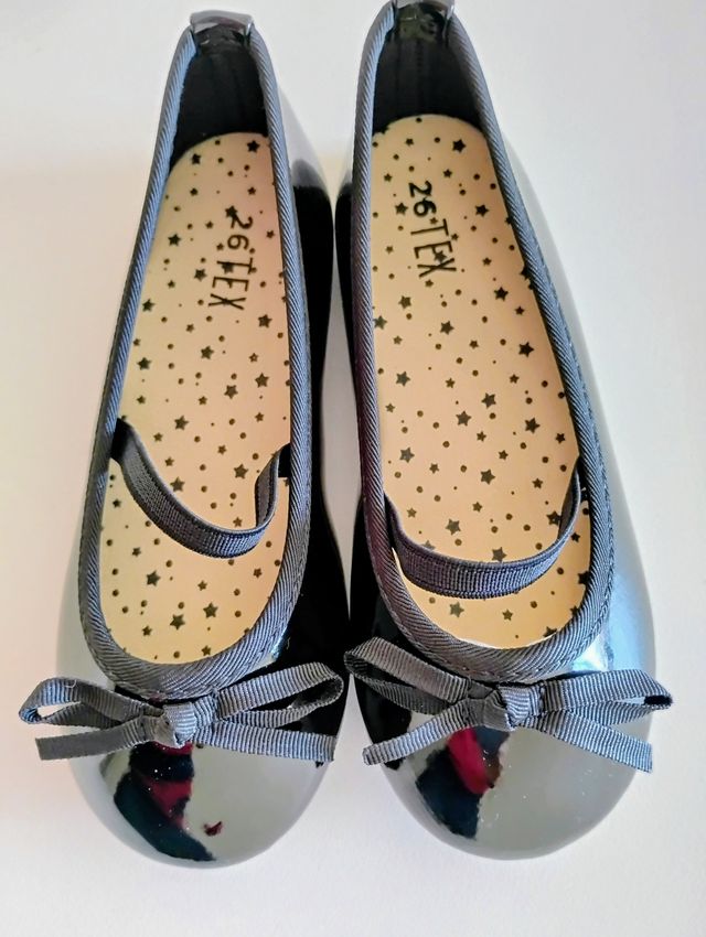 ́Talla 26 y 27 bailarinas charol negro