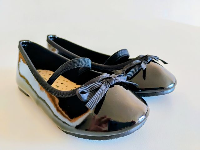 ́Talla 26 y 27 bailarinas charol negro