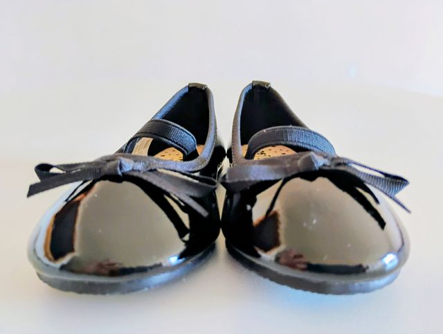 ́Talla 26 y 27 bailarinas charol negro