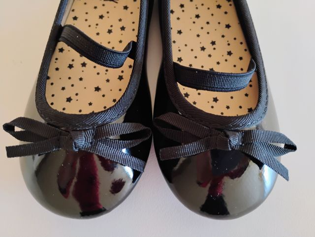 ́Talla 26 y 27 bailarinas charol negro