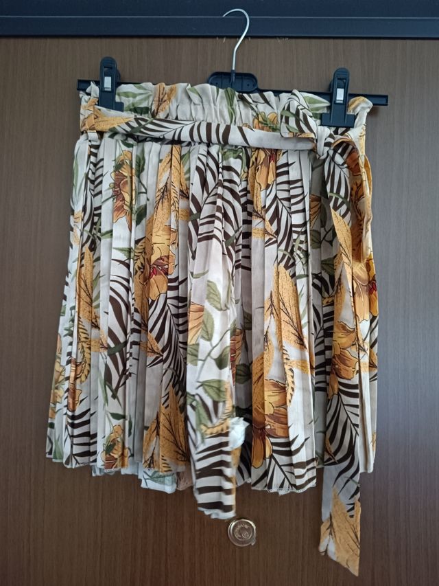 Shorts plissettato floreale Airisa