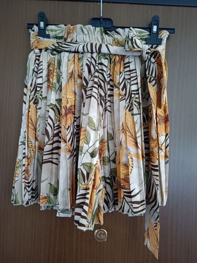 Shorts plissettato floreale Airisa