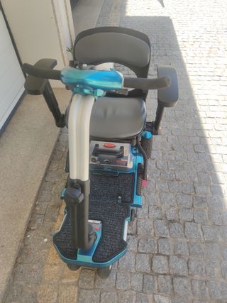 Scooter elétrica dobrável