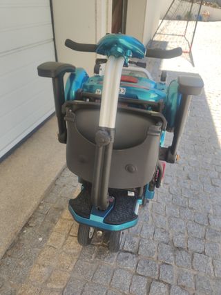 Scooter elétrica dobrável