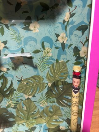 Caja vacía de la  muñeca Nancy Frida Kahlo