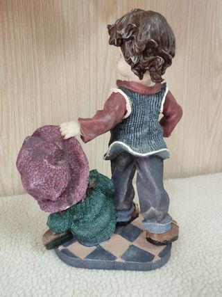 Pareja niños leyendo - Figura decorativa