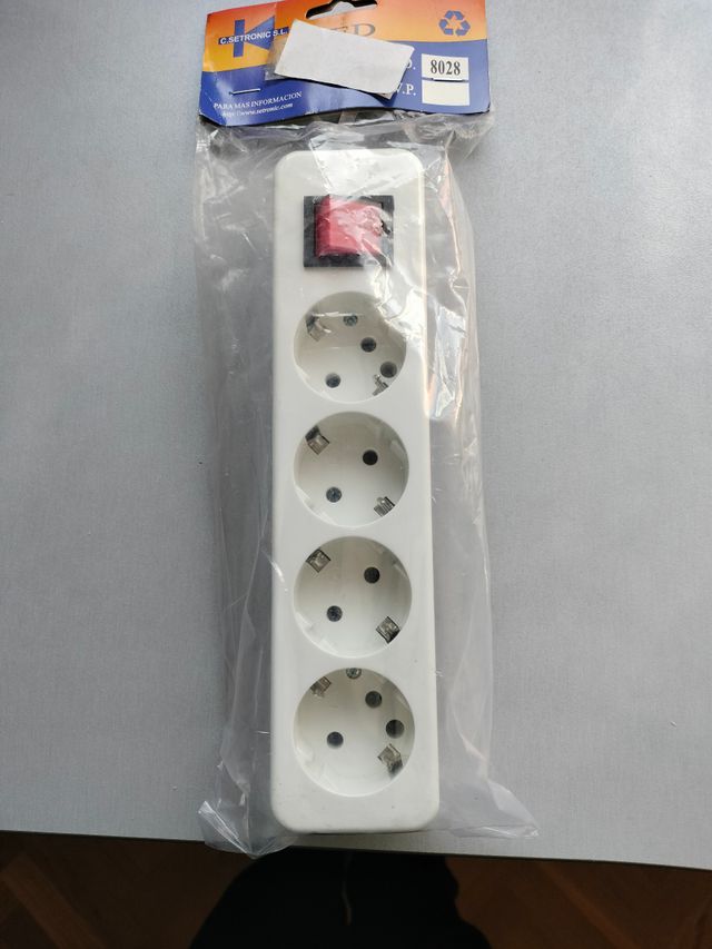 BASE MULTIPLE 4 ENCHUFES CON T/T SIN CABLE CON INT