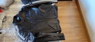 Cazadora piel moto AXR 
Talla M.
Usada 3 veces