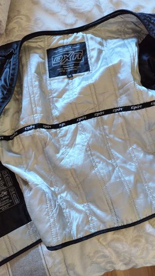 Cazadora piel moto AXR 
Talla M.
Usada 3 veces