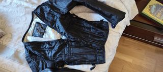 Cazadora piel moto AXR 
Talla M.
Usada 3 veces
