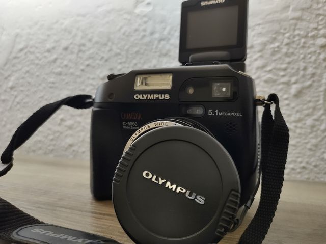 Olympus Camedia C-5060 5.1MP
