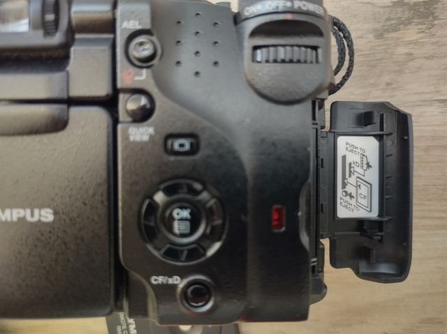 Olympus Camedia C-5060 5.1MP