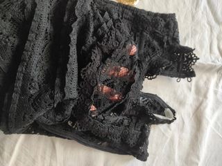 Top Zara encaje semitransparente cuello perkins