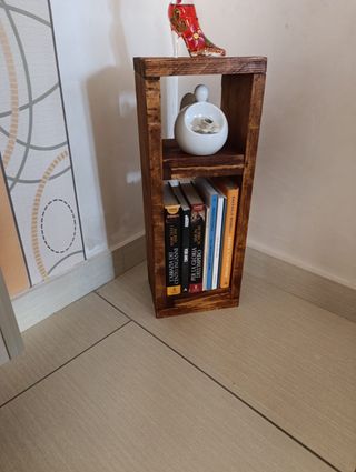 Mini libreria a colonna arte povera