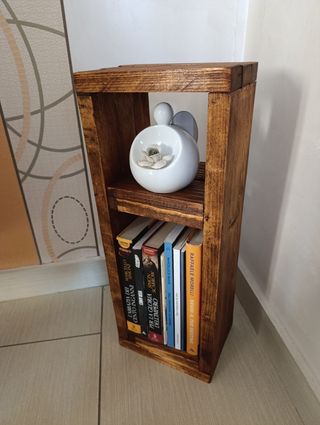 Mini libreria a colonna arte povera