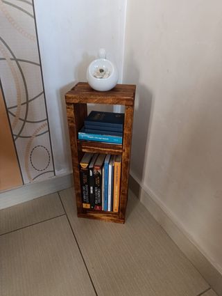 Mini libreria a colonna arte povera