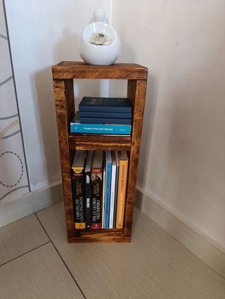 Mini libreria a colonna arte povera