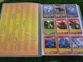 Álbum Invizimals Nueva Alianza 2014 con 129 cartas