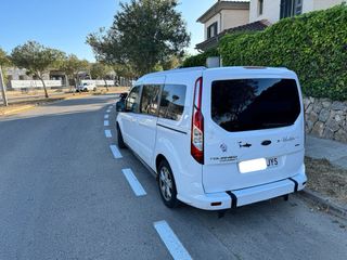 Ford Grand Tourneo Connec 2017