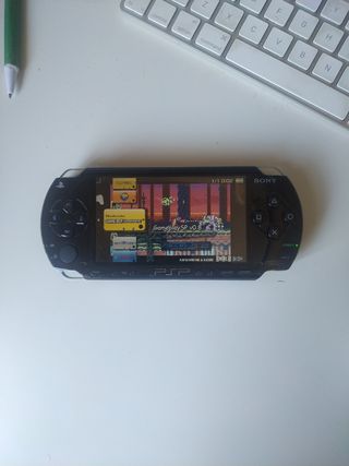 PSP 1 Sony. Negra con memory stick con juegos