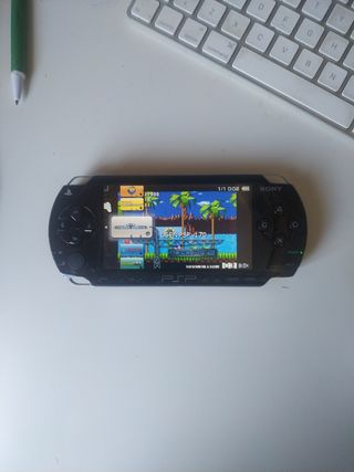 PSP 1 Sony. Negra con memory stick con juegos