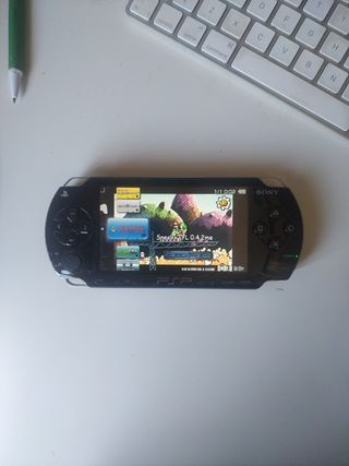 PSP 1 Sony. Negra con memory stick con juegos