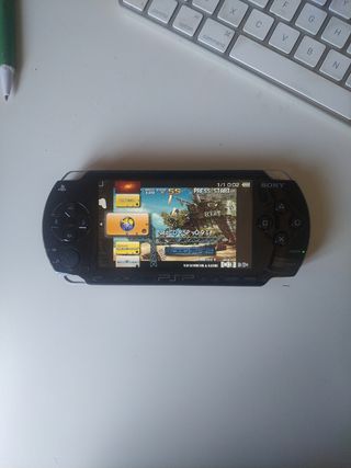 PSP 1 Sony. Negra con memory stick con juegos