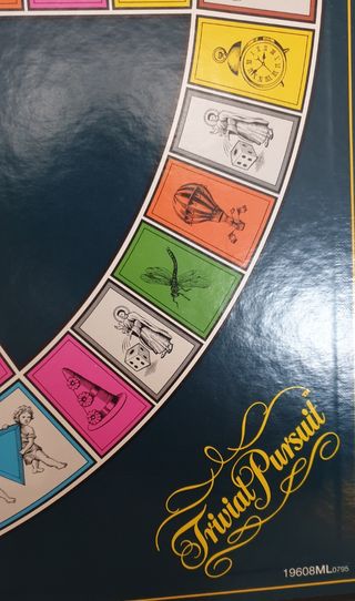 JUEGO DE MESA "TRIVIAL PURSUIT"