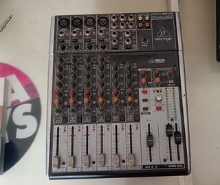 Behringer XENYX 1024USB - Mezclador