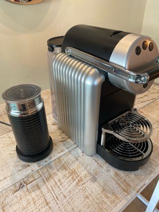Cafetera Nespresso + Aeroccino
