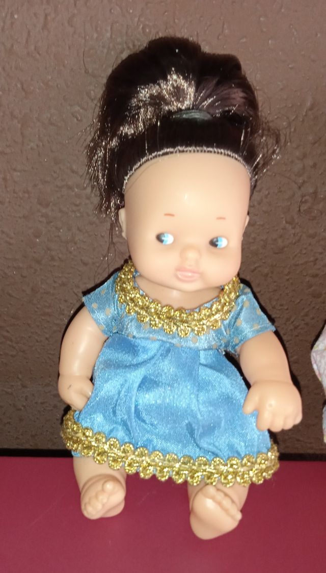 3 Muñecas Barriguitas del Mundo. Famosa