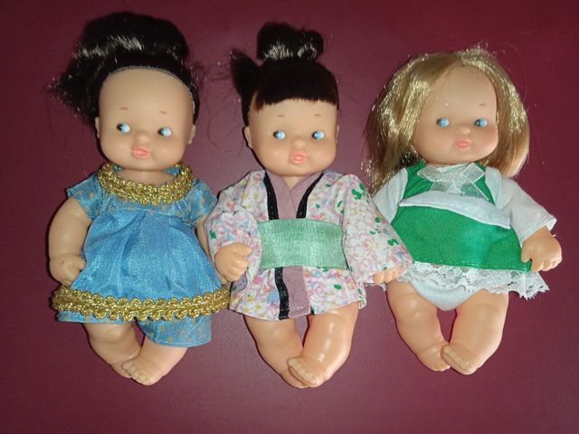 3 Muñecas Barriguitas del Mundo. Famosa