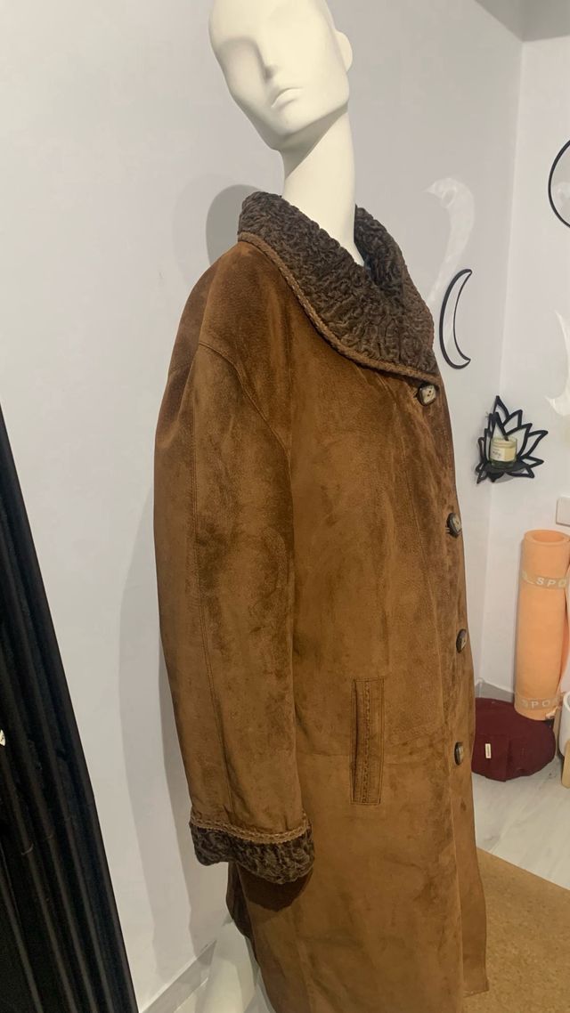 Abrigo coquetre de ante y astracán