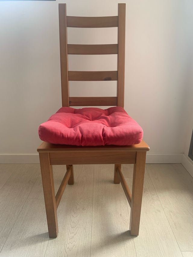 Juego mesa de conedor y 4 sillas